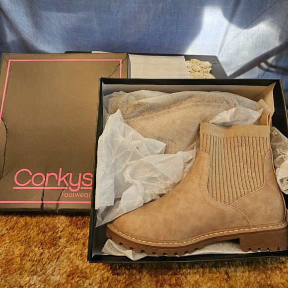 Corky's Cabin Fever camel slip on boots. NIB Size 10 - Picture 1 of 9